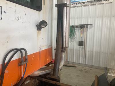 International 9400 Exhaust Bracket