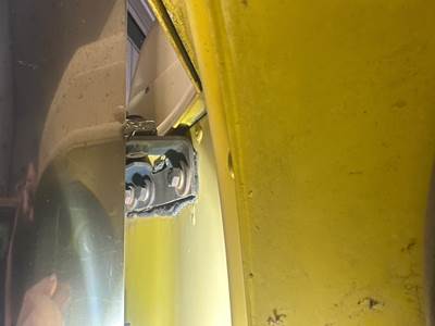 International 9400 Exhaust Bracket