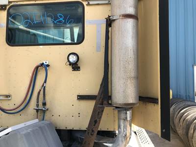 International 9400 Exhaust Bracket