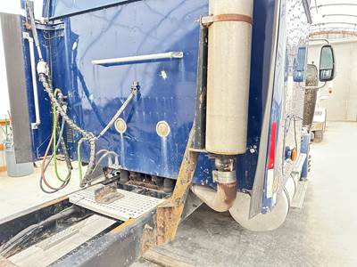 International 9400 Exhaust Bracket