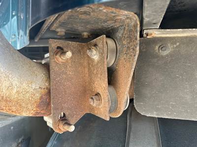 International 9900 Exhaust Bracket