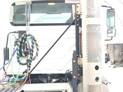 International DuraStar 4400 Exhaust Bracket for a International Durastar (4400)