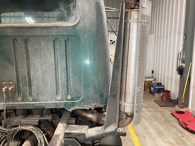 International S2600 Exhaust Bracket