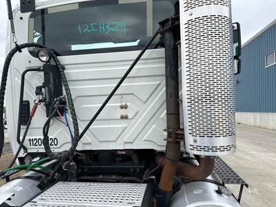 International TranStar 8600 Exhaust Bracket for a International Transtar (8600)