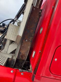 Kenworth T2000 Exhaust Bracket