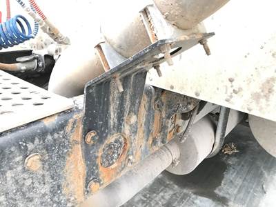 Kenworth T600 Exhaust Bracket