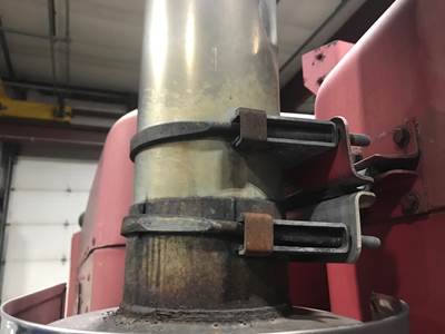 Kenworth T600 Exhaust Bracket