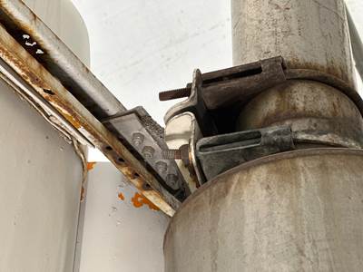 Kenworth T600 Exhaust Bracket
