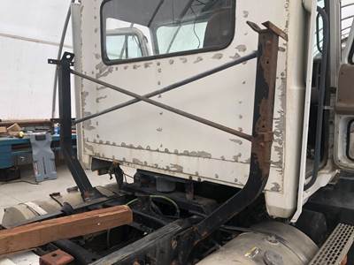 Mack CX Exhaust Bracket