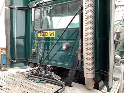 Mack CXU Exhaust Bracket