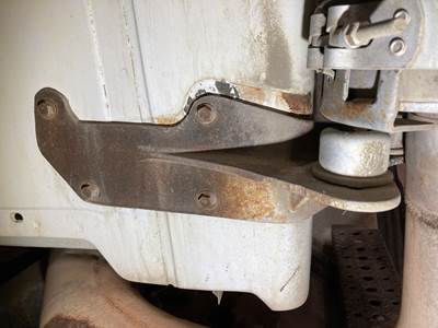 Sterling L9513 Exhaust Bracket