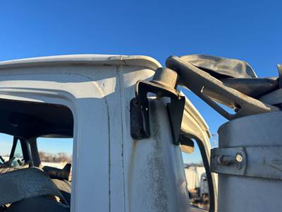 Sterling L9513 Exhaust Bracket