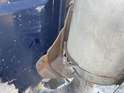 Sterling L9522 Exhaust Bracket