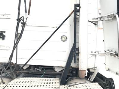 Volvo VNL Exhaust Bracket