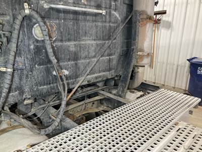 Volvo VNL Exhaust Bracket