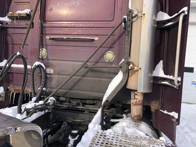 Volvo VNL Exhaust Bracket