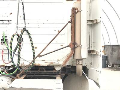 Volvo VNL Exhaust Bracket