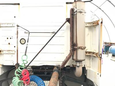 Volvo VNL Exhaust Bracket