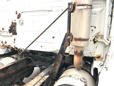 Volvo VNL Exhaust Bracket