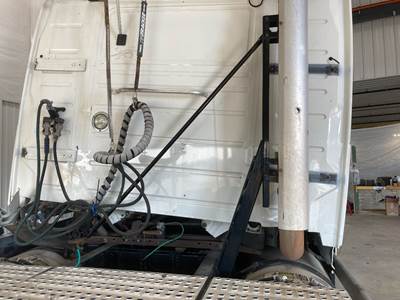 Volvo VNL Exhaust Bracket