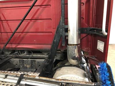 Volvo VNL Exhaust Bracket