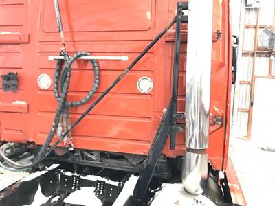Volvo VNL Exhaust Bracket