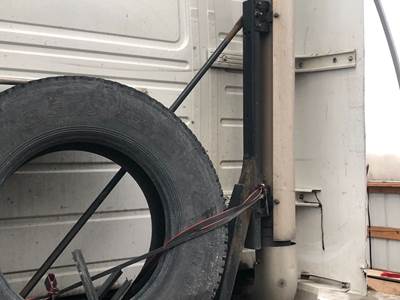 Volvo VNL Exhaust Bracket