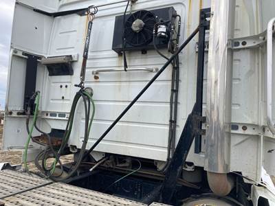 Volvo VNL Exhaust Bracket