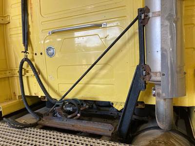 Volvo VNL Exhaust Bracket