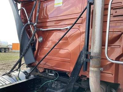 Volvo VNL Exhaust Bracket