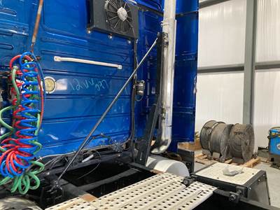 Volvo VNL Exhaust Bracket