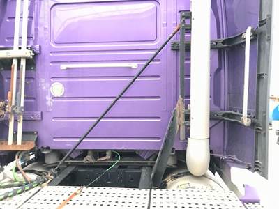 Volvo VNL Exhaust Bracket