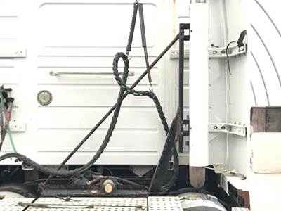 Volvo VNL Exhaust Bracket