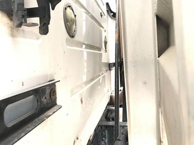 Volvo VNL Exhaust Bracket