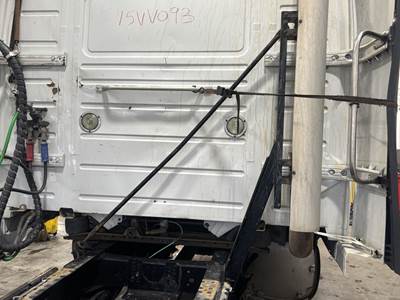 Volvo VNL Exhaust Bracket