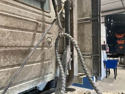 Volvo VNL Exhaust Bracket