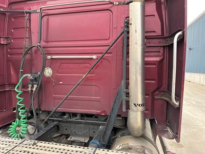 Volvo VNL Exhaust Bracket