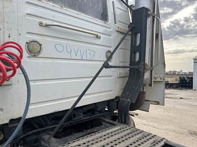 Volvo VNL Exhaust Bracket