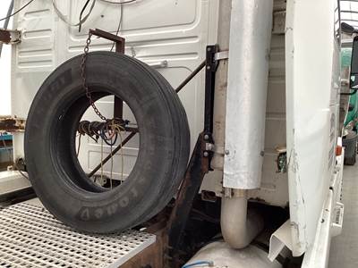 Volvo VNL Exhaust Bracket