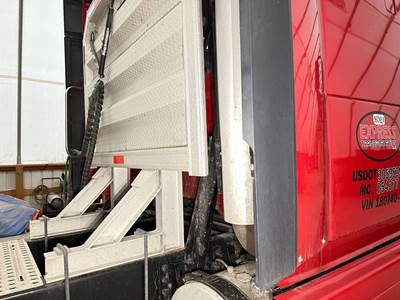 Volvo VNL Exhaust Bracket