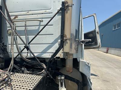 Volvo VNL Exhaust Bracket