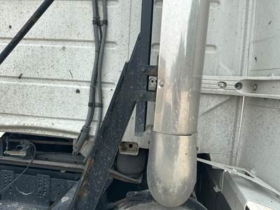 Volvo VNL Exhaust Bracket