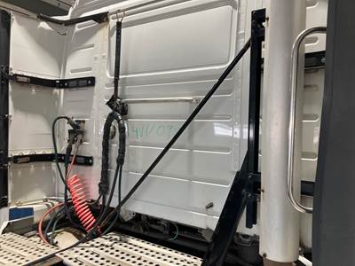 Volvo VNL Exhaust Bracket