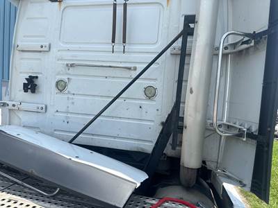 Volvo VNL Exhaust Bracket