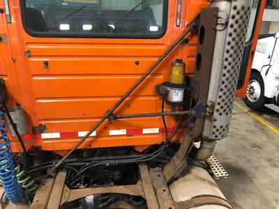 Volvo VNM Exhaust Bracket