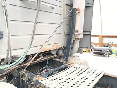 Volvo VNM Exhaust Bracket