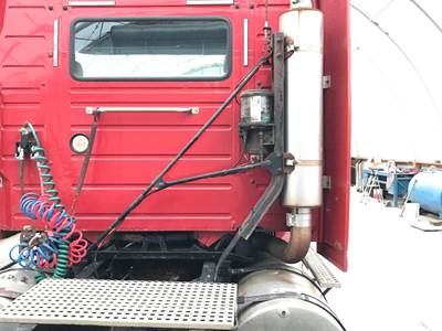 Volvo VNM Exhaust Bracket