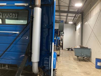 Volvo VNM Exhaust Bracket