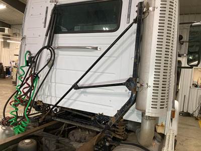 Volvo VNM Exhaust Bracket