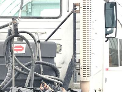 Volvo VNM Exhaust Bracket